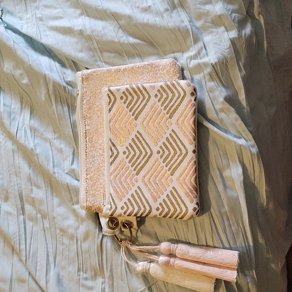 Can use for makeup  or anything  small